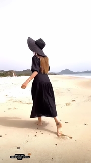 Giorgia Palmas feet photo thumbnail