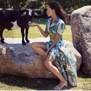 Rosario Dawson feet photo thumbnail