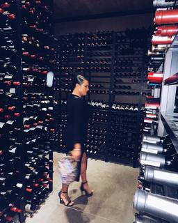 Joy Taylor feet photo thumbnail
