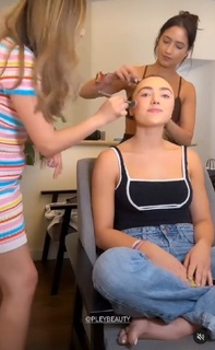 Peyton List feet photo thumbnail