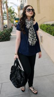 Michelle Trachtenberg feet photo thumbnail