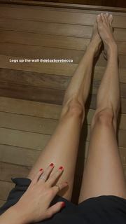 Phoebe Tonkin feet photo thumbnail
