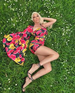 Jelena Karleusa feet photo thumbnail