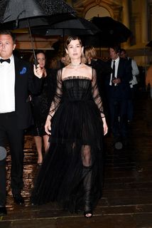 Rosamund Pike feet photo thumbnail