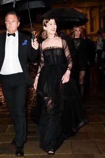 Rosamund Pike feet photo thumbnail
