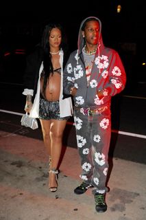 Rihanna feet photo thumbnail