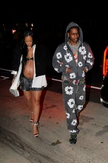 Rihanna feet photo thumbnail