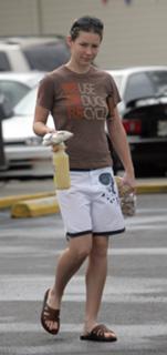Evangeline Lilly feet photo thumbnail
