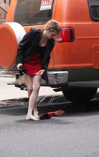 Shailene Woodley feet photo thumbnail
