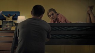 Elle Fanning feet photo thumbnail
