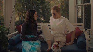 Elle Fanning feet photo thumbnail
