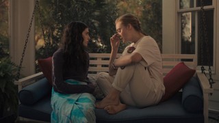Elle Fanning feet photo thumbnail