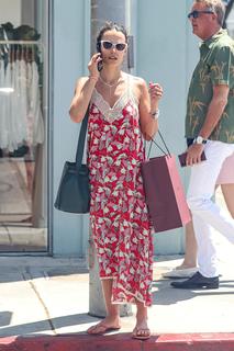 Jordana Brewster feet photo thumbnail
