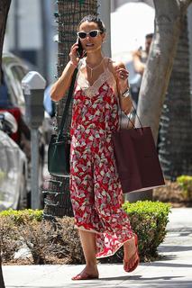Jordana Brewster feet photo thumbnail