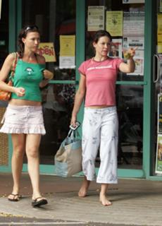 Evangeline Lilly feet photo thumbnail