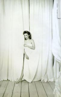 Emma Thompson feet photo thumbnail