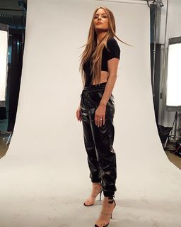Maria Menounos feet photo thumbnail