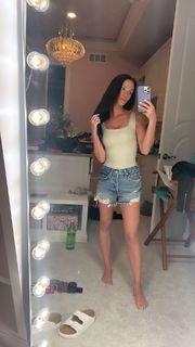 Brittney Smith feet photo thumbnail