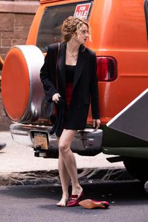 Shailene Woodley feet photo thumbnail