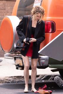 Shailene Woodley feet photo thumbnail