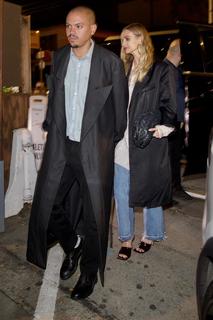 Ashlee Simpson feet photo thumbnail