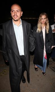 Ashlee Simpson feet photo thumbnail