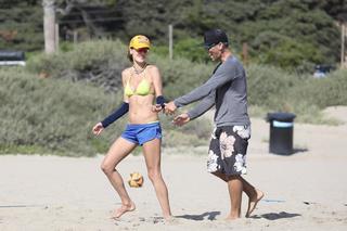 Alessandra Ambrosio feet photo thumbnail