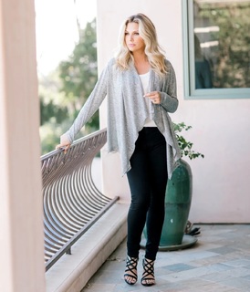 Daisy Fuentes feet photo thumbnail