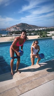 Elisabetta Canalis feet photo thumbnail