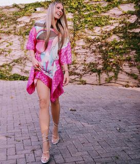 Adriane Galisteu feet photo thumbnail