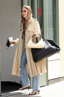 Julianne Hough feet photo thumbnail