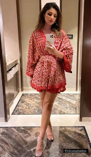 Parineeti Chopra feet photo thumbnail