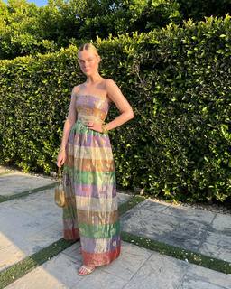 Elle Fanning feet photo thumbnail