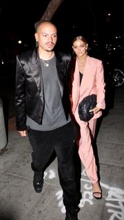 Ashlee Simpson feet photo thumbnail