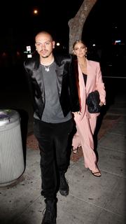 Ashlee Simpson feet photo thumbnail
