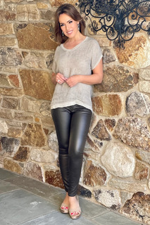 Lisa Robertson feet photo thumbnail