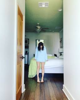 Alexandra Daddario feet photo thumbnail