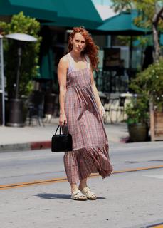 Rumer Willis feet photo thumbnail