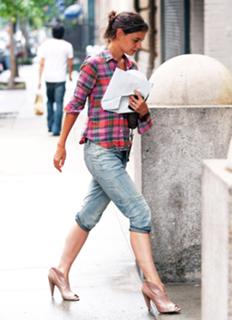 Katie Holmes feet photo thumbnail