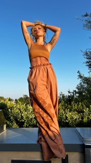 Rita Ora feet photo thumbnail