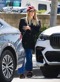 Ashlee Simpson feet photo thumbnail