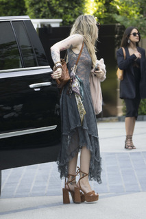 Paris Jackson feet photo thumbnail