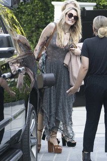 Paris Jackson feet photo thumbnail