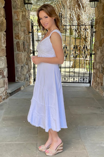 Lisa Robertson feet photo thumbnail