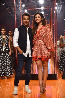 Parineeti Chopra feet photo thumbnail