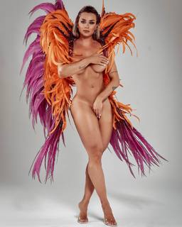 Juliana Salimeni feet photo thumbnail