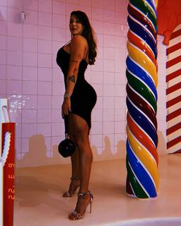 Juliana Salimeni feet photo thumbnail