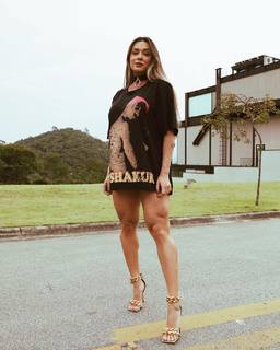 Juliana Salimeni feet photo thumbnail