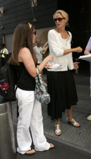 Uma Thurman feet photo thumbnail