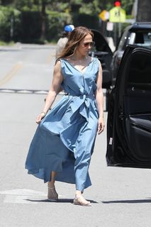 Jennifer Lopez feet photo thumbnail